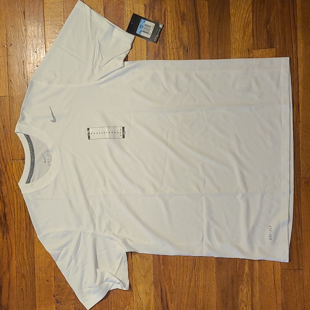 Nike Men's White Dri-Fit shirt medium